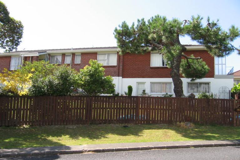 Photo of property in 1/2 Danbury Drive, Torbay, Auckland, 0630