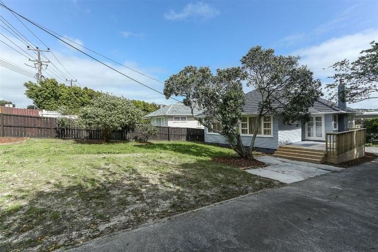 Photo of property in 4020 Great North Road, Glen Eden, Auckland, 0602
