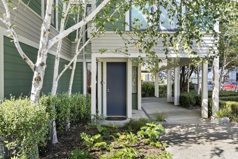 Photo of property in 96 Hill Street, Thorndon, Wellington, 6011