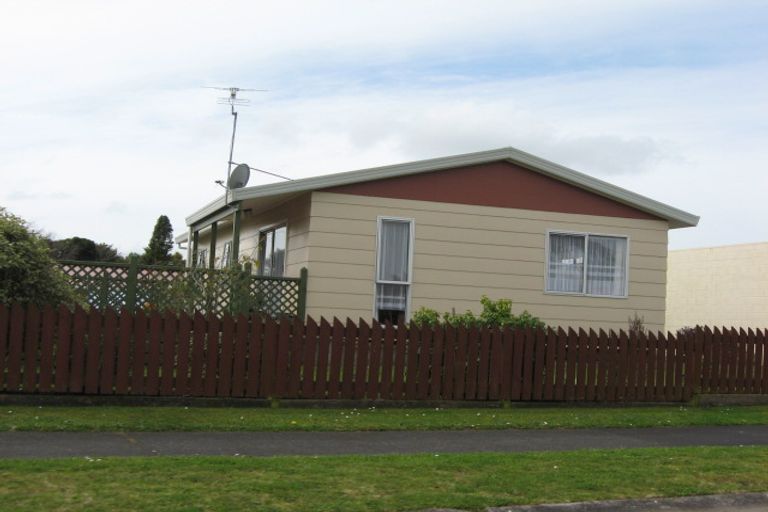 Photo of property in 22 Karaka Street, Inglewood, 4330