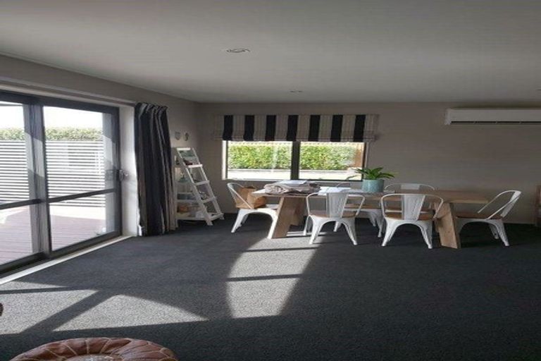 Photo of property in 14 Walnut Way, Rangiora, 7400