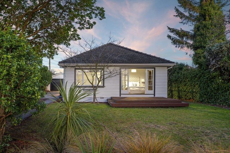 Photo of property in 27 Aorangi Road, Bryndwr, Christchurch, 8053