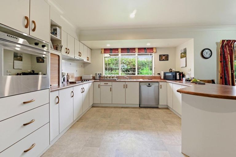 Photo of property in 484 Pukehangi Road, Pomare, Rotorua, 3015