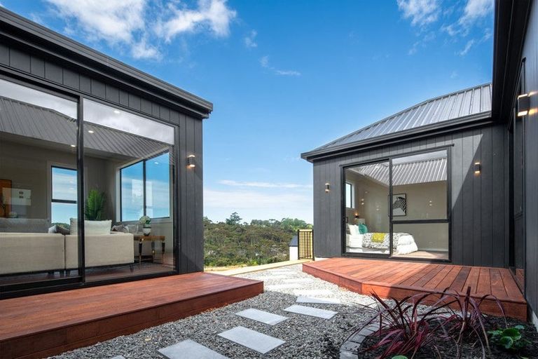 Photo of property in 20 Awanui Road, Red Beach, 0932