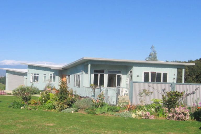 Photo of property in 93 Tarapatiki Drive, Whitianga, 3510