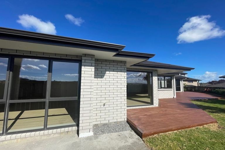 Photo of property in 28 Arrowsmith Drive, Clover Park, Auckland, 2019