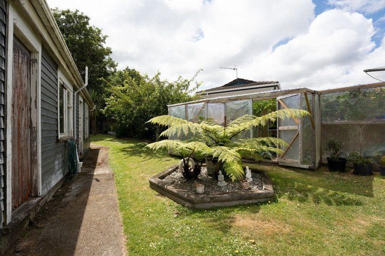 Photo of property in 18 Gibbs Crescent, Wainuiomata, Lower Hutt, 5014