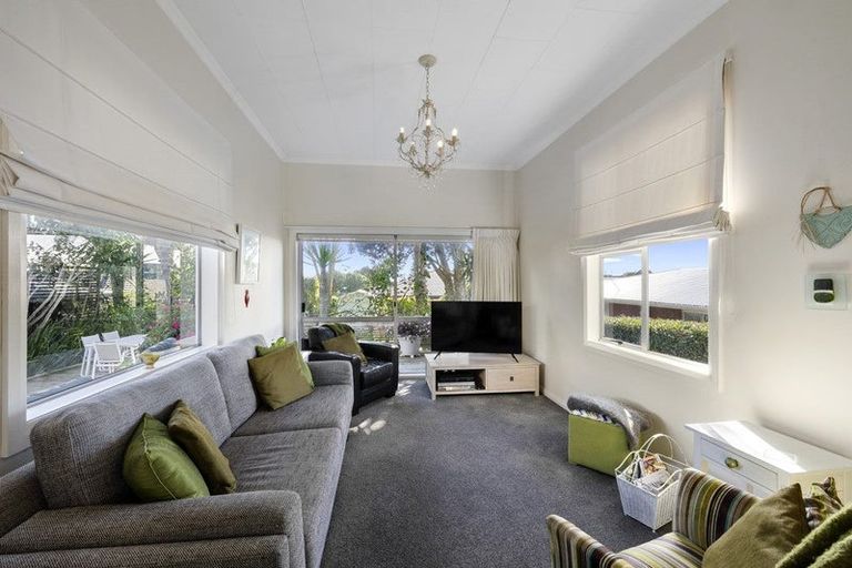 Photo of property in 249 Courtenay Street, Strandon, New Plymouth, 4312