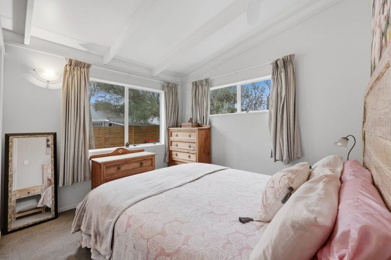 Photo of property in 100 Torkar Road, Clarks Beach, 2122