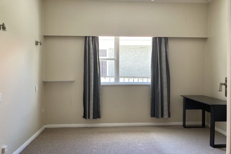 Photo of property in 96 Derwent Street, Island Bay, Wellington, 6023