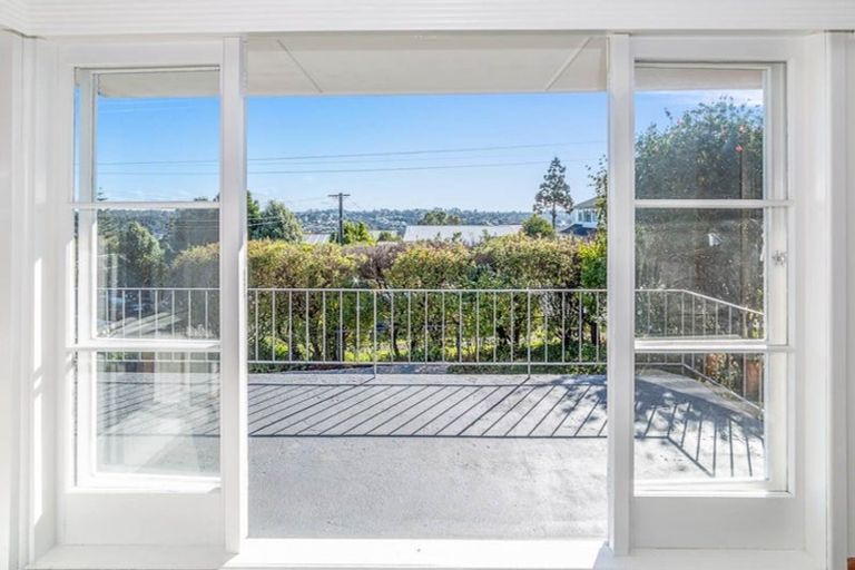 Photo of property in 4 Seaview Road, Glenfield, Auckland, 0629