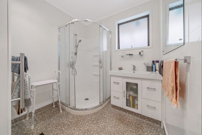 Photo of property in 5b Clemow Road, Fitzroy, New Plymouth, 4312