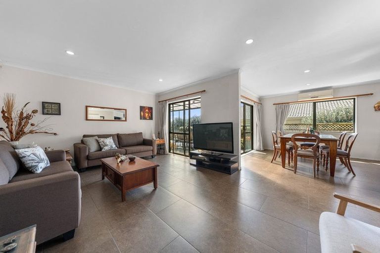 Photo of property in 33 Ruze Vida Drive, Massey, Auckland, 0614