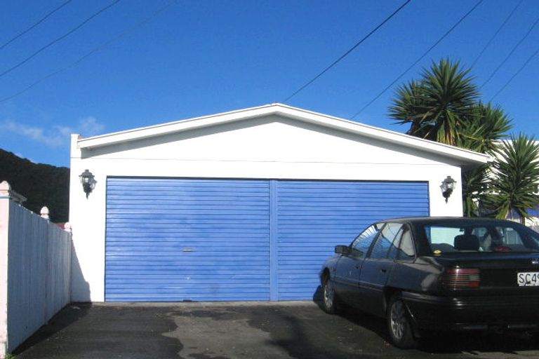 Photo of property in 187 Whites Line East, Waiwhetu, Lower Hutt, 5010