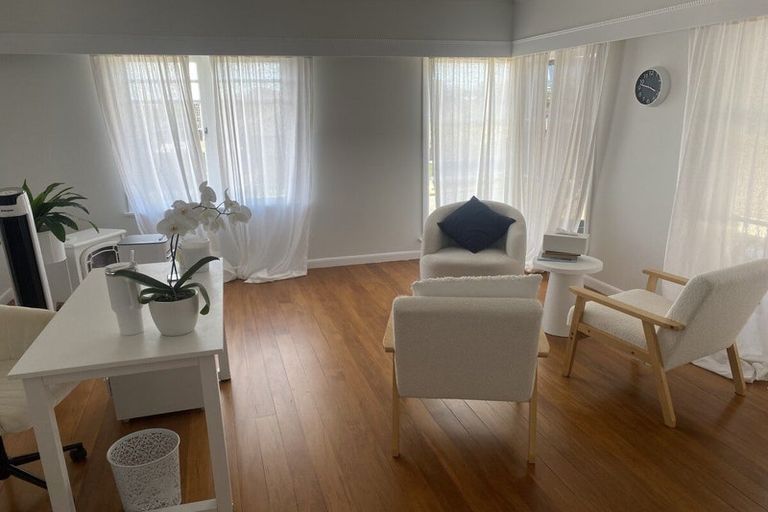 Photo of property in 119 Shakespeare Road, Milford, Auckland, 0620