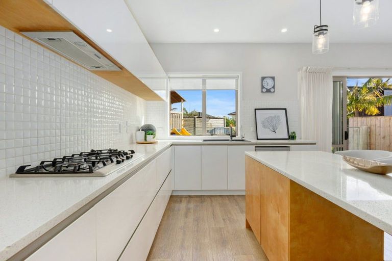 Photo of property in 39 Scarlet Oak Drive, Schnapper Rock, Auckland, 0632