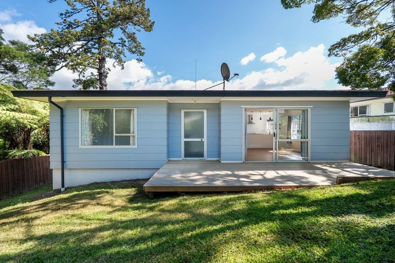 Photo of property in 2/8 Thistledew Place, Bayview, Auckland, 0629