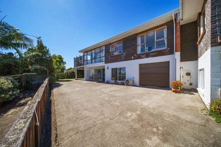 Photo of property in 2/89 Takutai Avenue, Half Moon Bay, Auckland, 2012