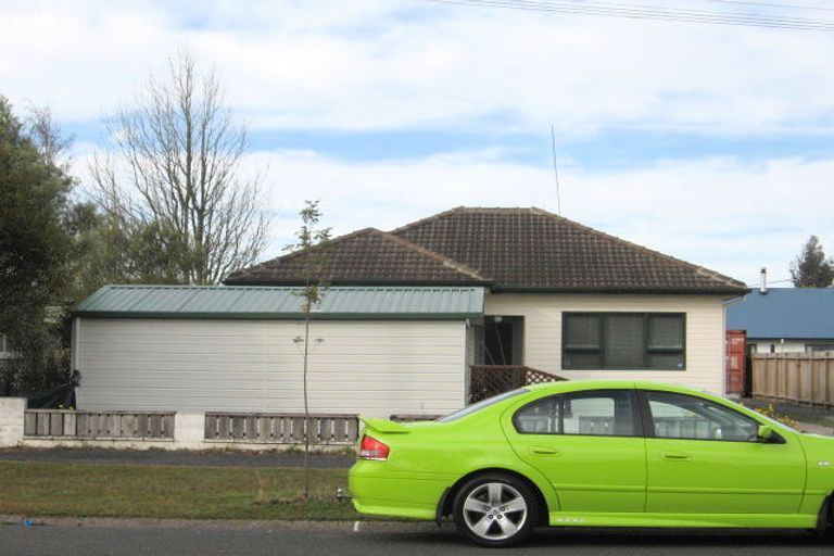 Photo of property in 12 Oxford Street, Fairfield, Hamilton, 3214