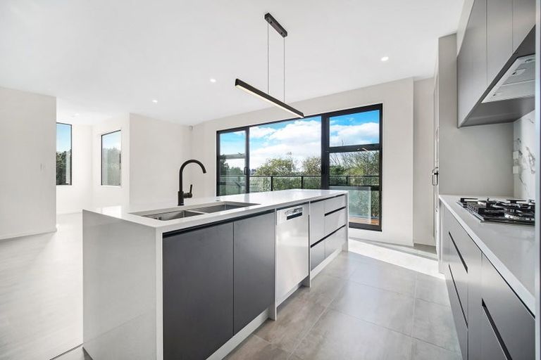 Photo of property in 4 Pleasant Way, Matakatia, Whangaparaoa, 0930