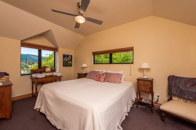 Photo of property in 312 Heatherlea Road East, Levin, 5571