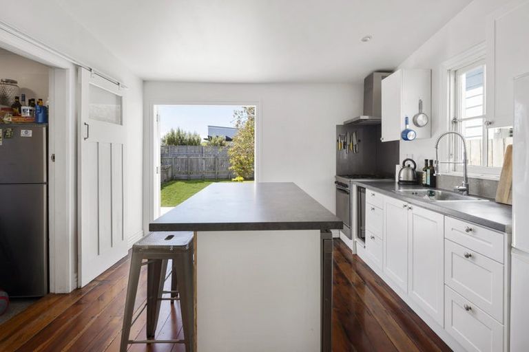 Photo of property in 109 Onepu Road, Lyall Bay, Wellington, 6022