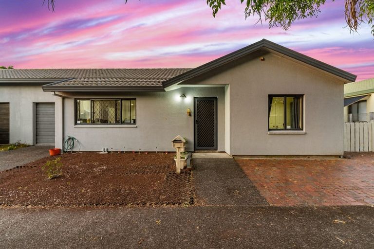 Photo of property in 11e Sturges Road, Henderson, Auckland, 0612