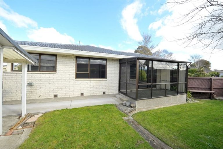 Photo of property in 28 Chipping Lane, Redwood, Christchurch, 8051