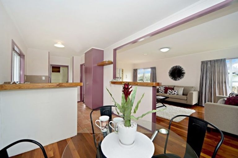 Photo of property in 5 Leatham Crescent, Opaheke, Papakura, 2113