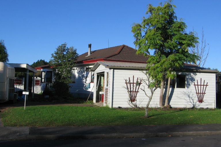 Photo of property in 5 Redlands Grove, Swanson, Auckland, 0612