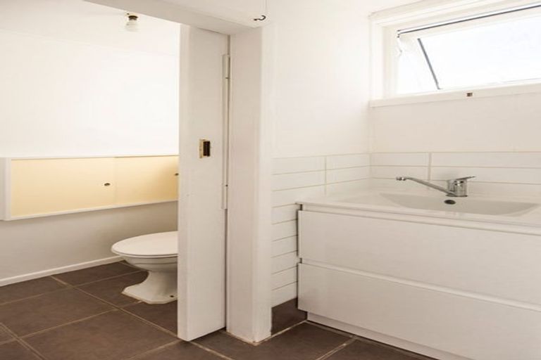 Photo of property in 17 Bedford Street, Northland, Wellington, 6012