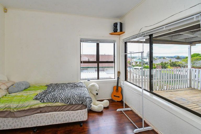 Photo of property in 36 Peverill Crescent, Papatoetoe, Auckland, 2025