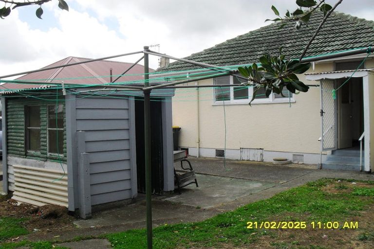 Photo of property in 3-3a Queenwood Road, Levin, 5510