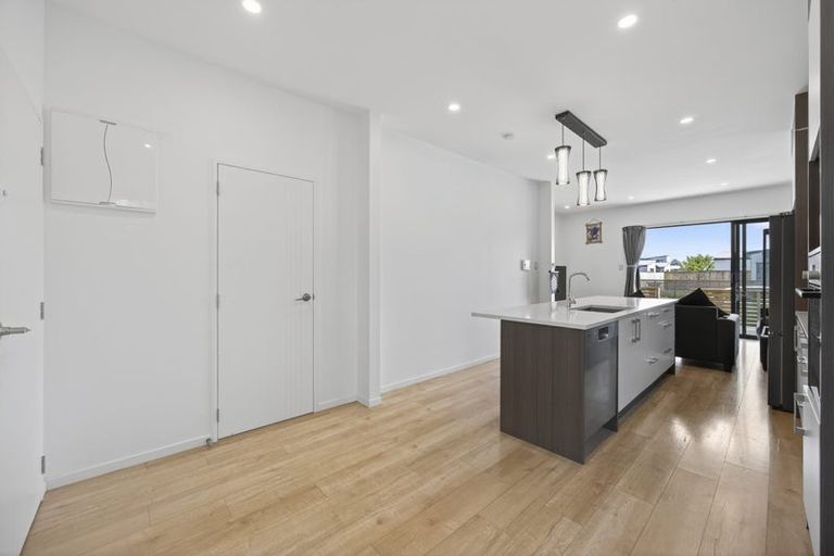 Photo of property in 46 Parahau Road, Papakura, 2110