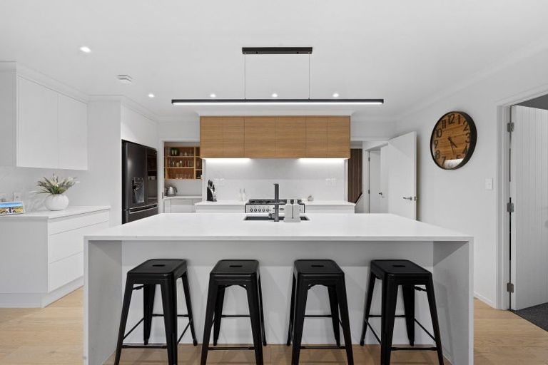 Photo of property in 9 Ellivani Rise, Pukekohe, 2120