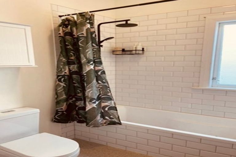 Photo of property in 16 Kenwyn Terrace, Newtown, Wellington, 6021