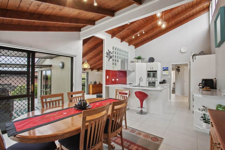 Photo of property in 18 Deanna Drive, West Harbour, Auckland, 0618