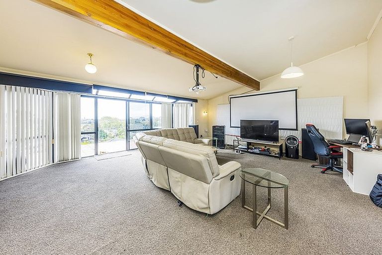 Photo of property in 28 Ronald Macken Place, Windsor Park, Auckland, 0632