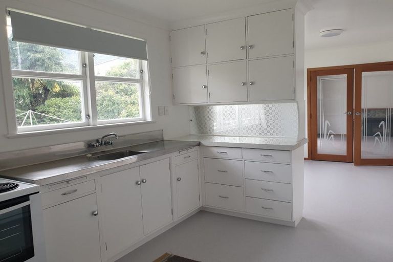 Photo of property in 49 Oxford Street, Tawa, Wellington, 5028