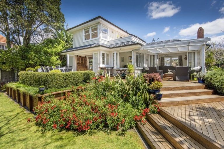 Photo of property in 14 Maleme Avenue, Belmont, Auckland, 0622