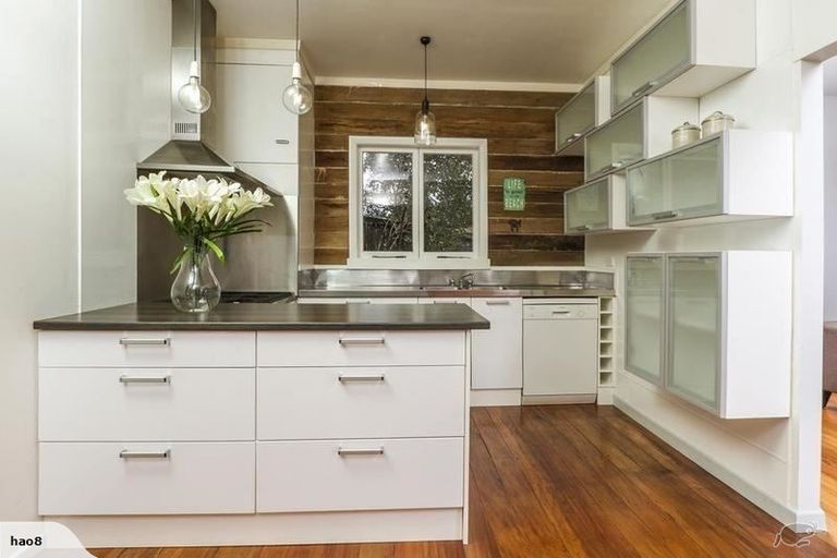 Photo of property in 34 Sandown Road, Rothesay Bay, Auckland, 0630