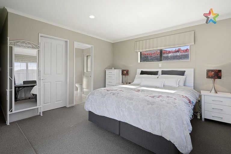 Photo of property in 8 Percy Kinsman Crescent, Riverstone Terraces, Upper Hutt, 5018