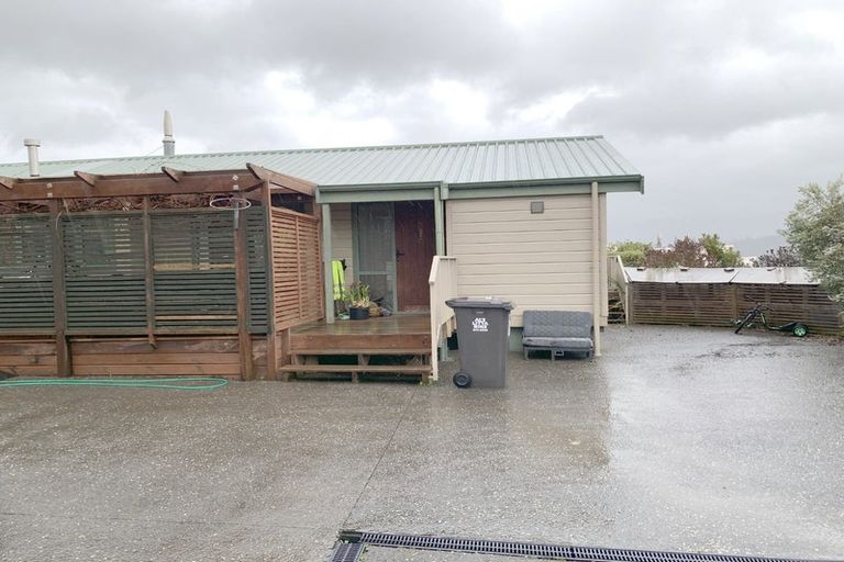 Photo of property in 8a Riverstone Drive, Riverstone Terraces, Upper Hutt, 5018