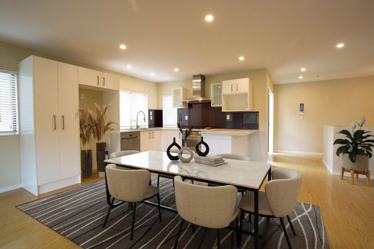 Photo of property in 2/75 Clovelly Road, Bucklands Beach, Auckland, 2012