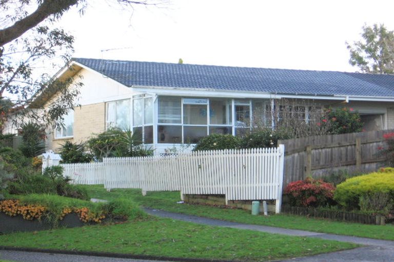 Photo of property in 1/202 Fisher Parade, Farm Cove, Auckland, 2012