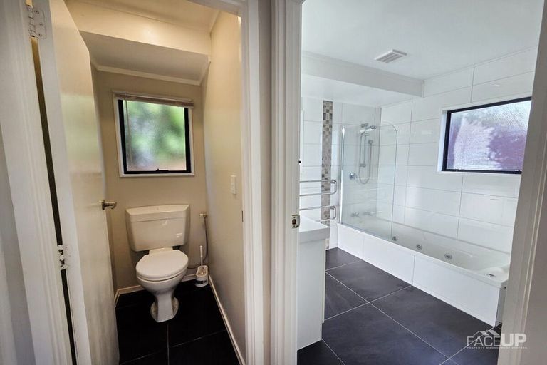 Photo of property in 1 Fernhaven Place, Massey, Auckland, 0614