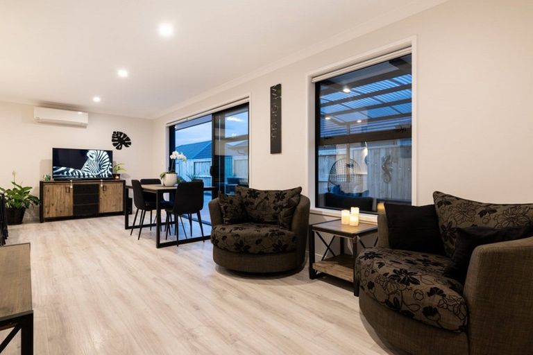 Photo of property in 15 Kotiate Street, Papamoa Beach, Papamoa, 3118