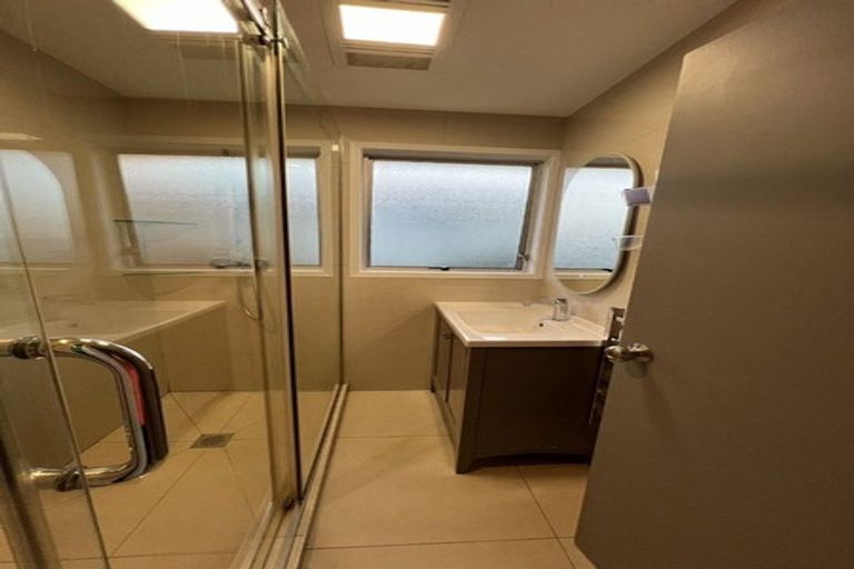 Photo of property in 1 Marvon Downs Avenue, Pakuranga Heights, Auckland, 2010