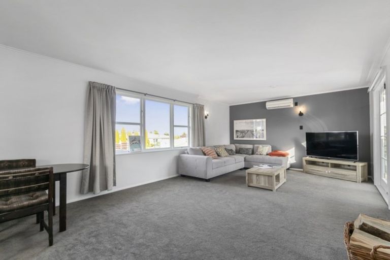 Photo of property in 19 Cherry Blossom Grove, Maungaraki, Lower Hutt, 5010