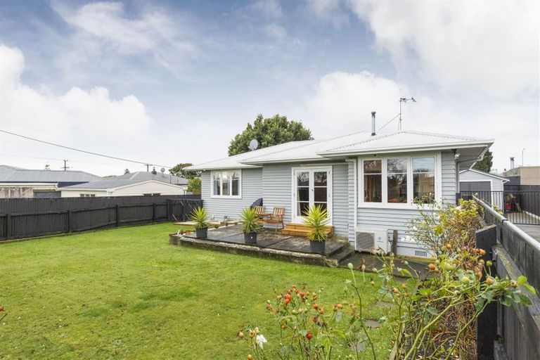 Photo of property in 3 Tararua Terrace, Cloverlea, Palmerston North, 4412